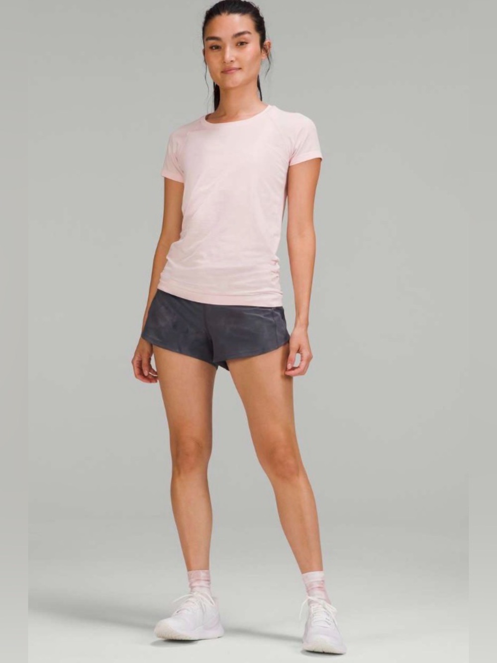 Lululemon Speed Up Low-Rise Lined Short 2.5"
Diamond Dye Pitch Grey Graphite